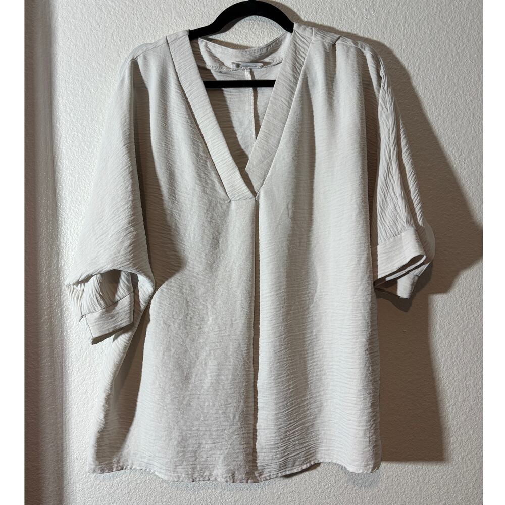 Zenana Women's Size M White Woven Airflow Split Neck Elbow-Sleeve V-Neck Top